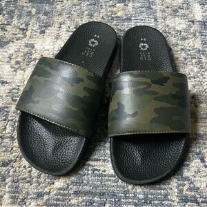 GAP Camo Slides (Size 3-4)